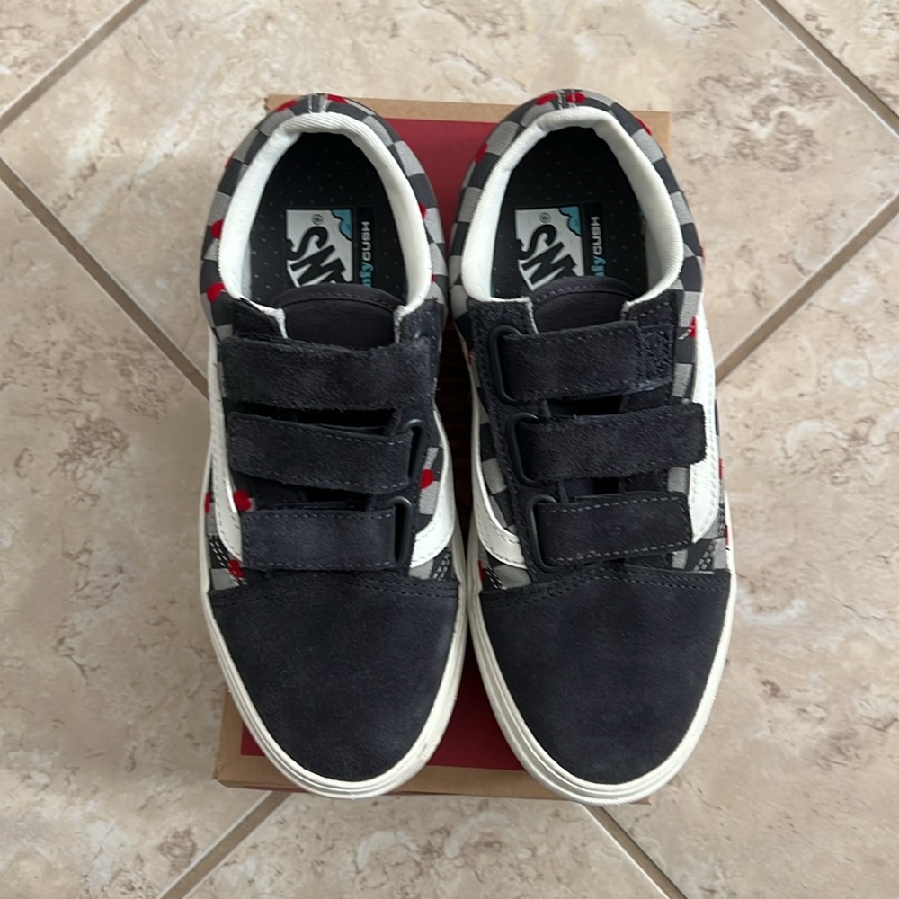 Vans Women's Comfycush Old Skool Velcro Straps, Gray, White, Red, size 5.5 - Picture 2 of 7